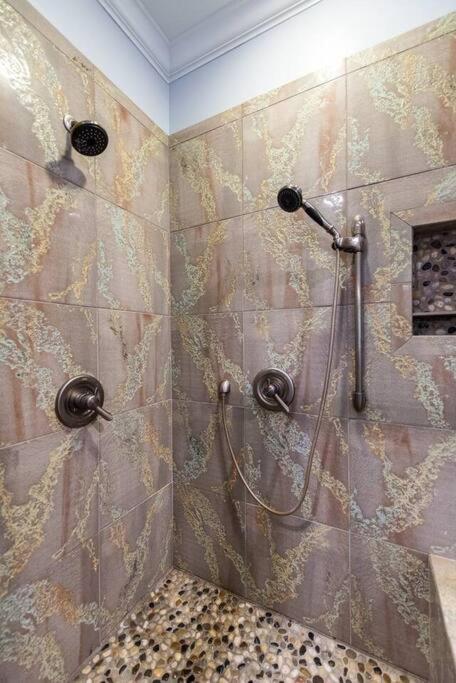 Downtown Sophistication/ Two Bedroom / Two Bath Louisville Luaran gambar